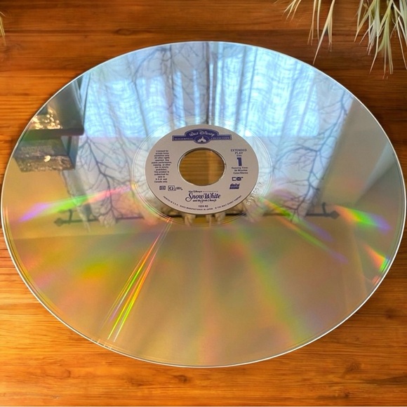 Disney’s Snow White and the Seven Dwarfs - Masterpiece Collection - LaserDisc - Picture 7 of 9